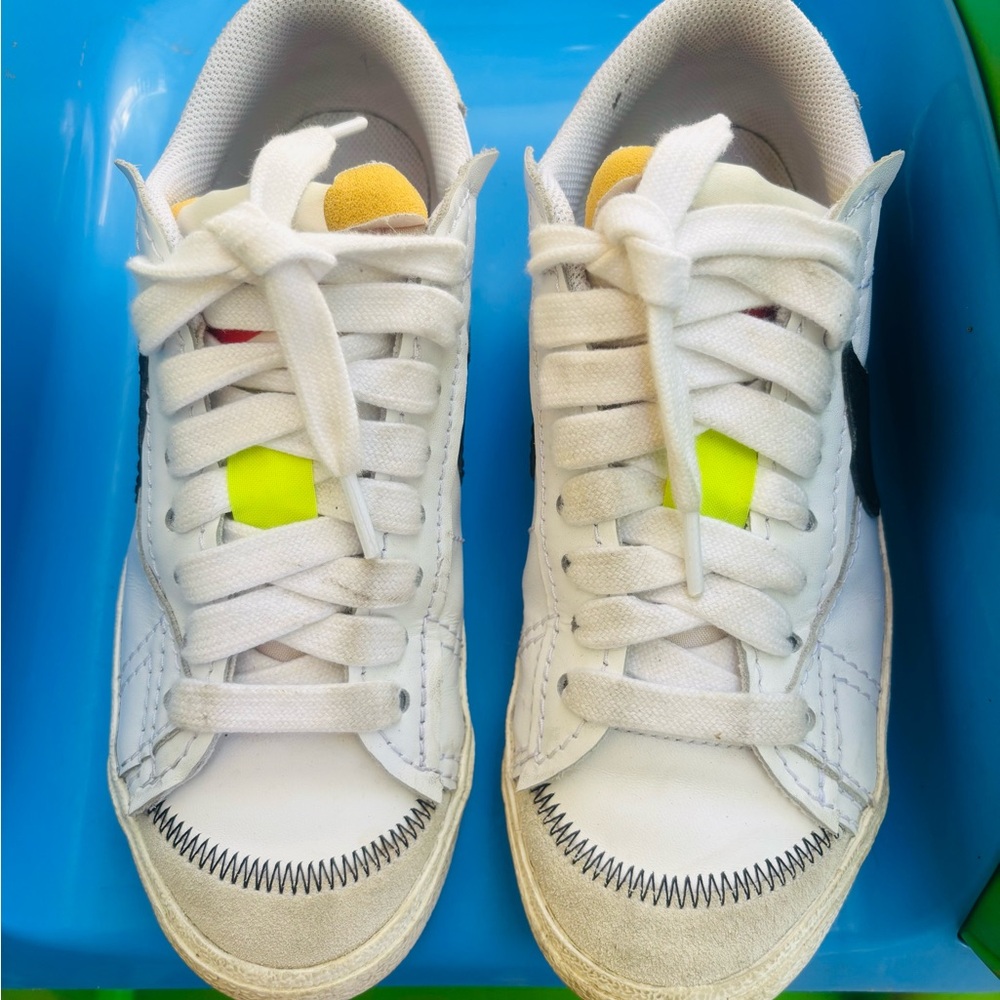 Nike White and Black Sneakers - Picture 2 of 6